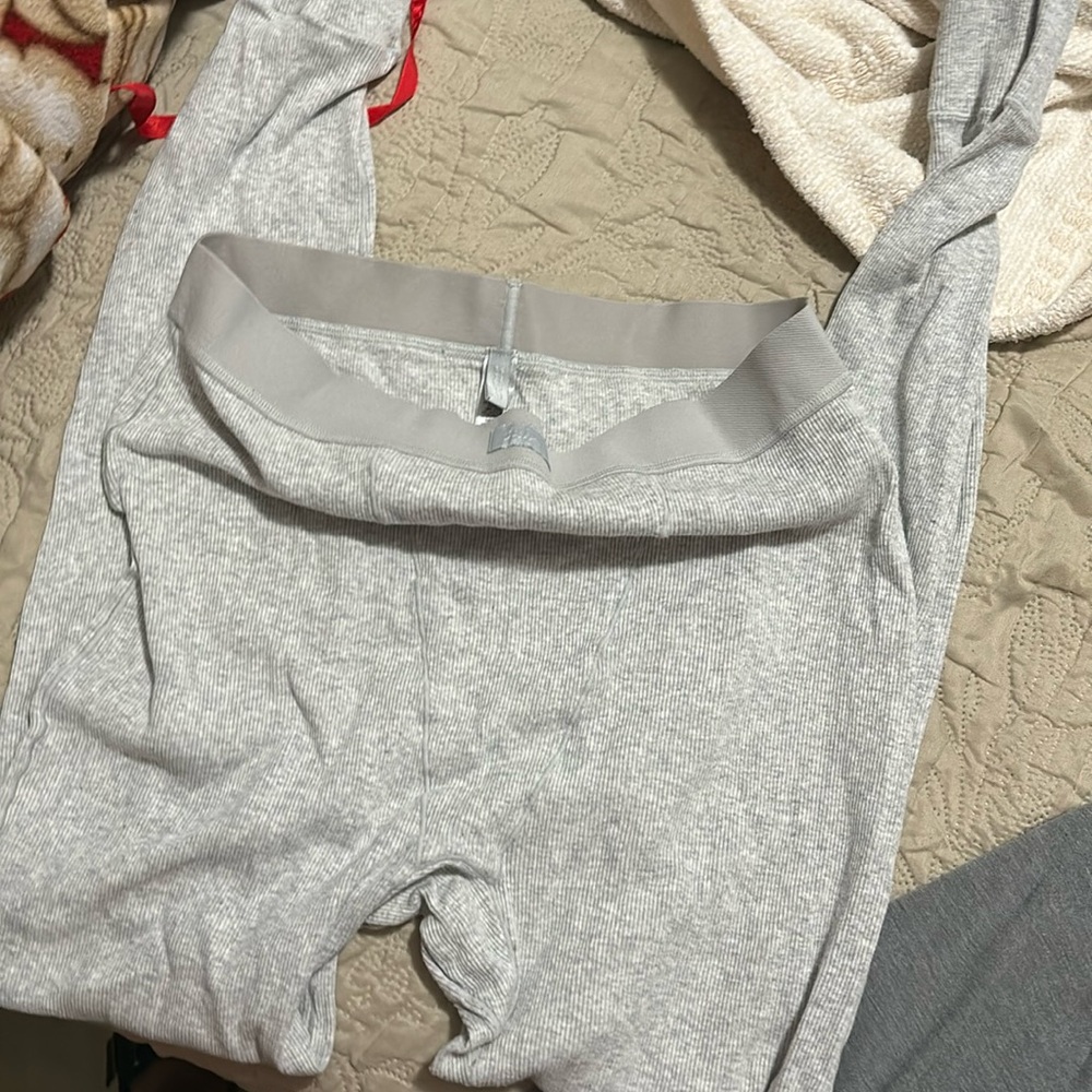 Skims gray leggings